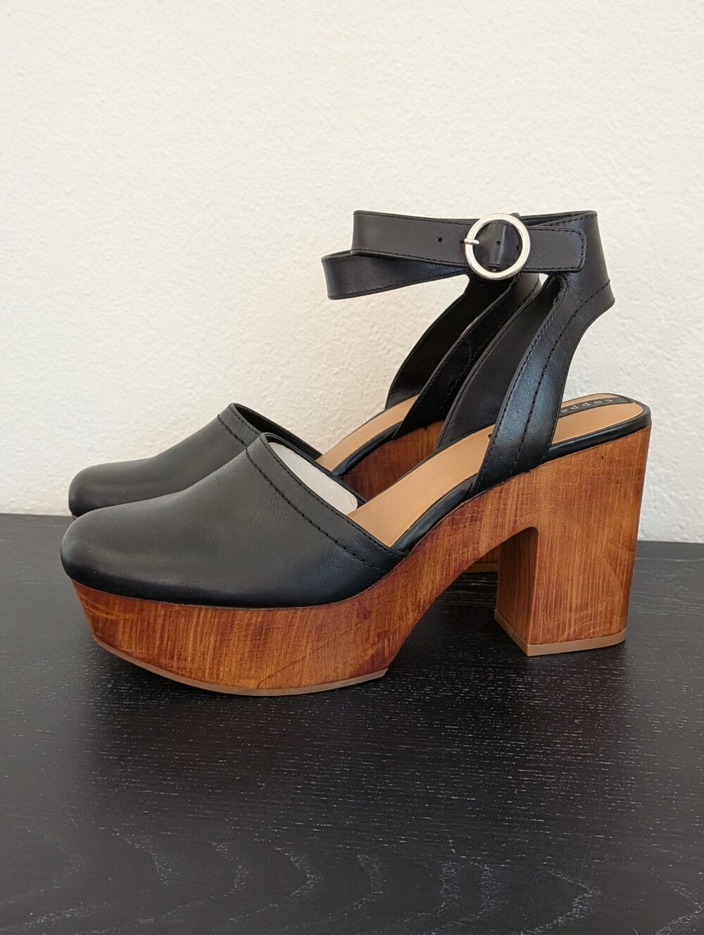 NWOB Copper Key Black Leather Ankle Strappy Wooden Platform Clogs Women Size 10